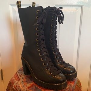 Dr Martens Carey Boots